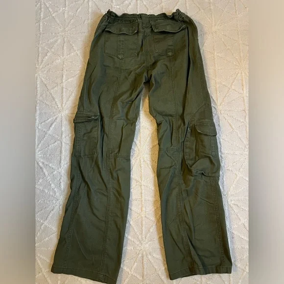 Brandy Melville Kim cargo pants in green. - Picture 2 of 5
